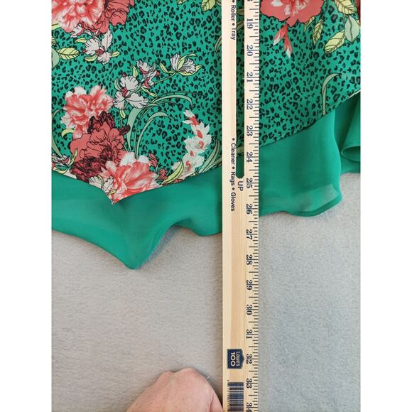 Torrid Womens Chiffon Double V Neck Sleeveless Blouse Size 2 Green Floral - Picture 9 of 10